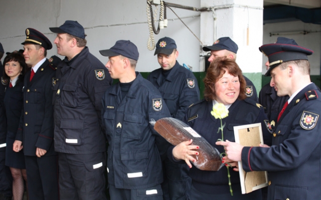 Šventinėje rikiuotėje Liudas Navickas (pirmoje eilėje iš dešinės)