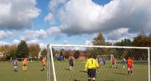 Rokiškio futbolininkai aistruoliams dovanojo gražių akimirkų. L.Dūdaitės nuotr.