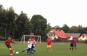 „Select Cup“ pusfinalio Rokiškio futbolo klubas – „FK Intero veteranai“ akimirka. L. Dūdaitės nuotr.