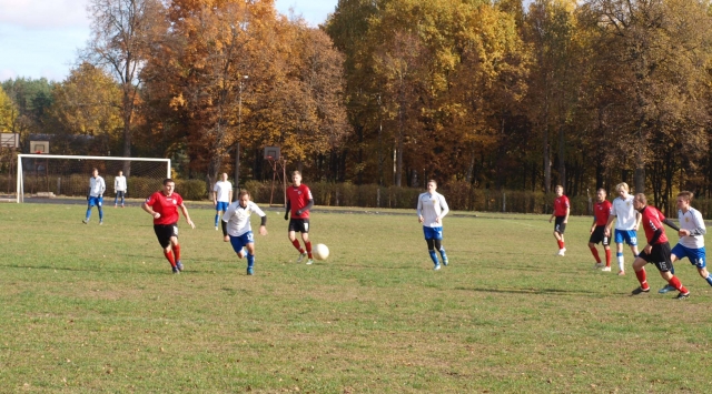 Rokiškio futbolo klubo (balta apranga)  ir Biržų 