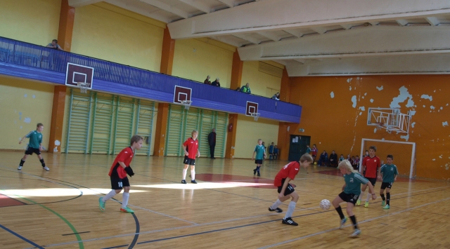FK Tornado (raudona apranga) futbolininkai nesunkiai įveikė varžovus iš Rygos. L. Dūdaitės nuotr.