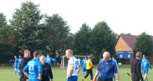 Rokiškio futbolo klubo kapitonas G.Sirvydis (centre