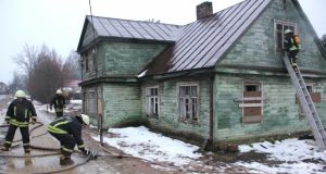 Ugnį galėjo įžiebti numesta nuorūka. N.Byčkovskio nuotr.