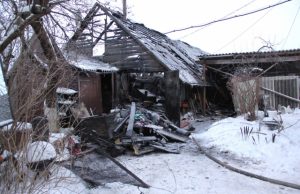 Praėjusią naktį miesto centre sudegė ūkinis pastatas. N.Byčkovskio nuotr.