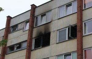 Ketvirtajame aukšte degęs butas gerokai išgąsdino bendrabučio gyventojus.