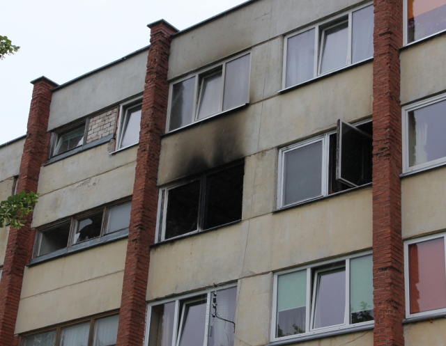 Ketvirtajame aukšte degęs butas gerokai išgąsdino bendrabučio gyventojus. Ketvirtajame aukšte degęs butas gerokai išgąsdino bendrabučio gyventojus.