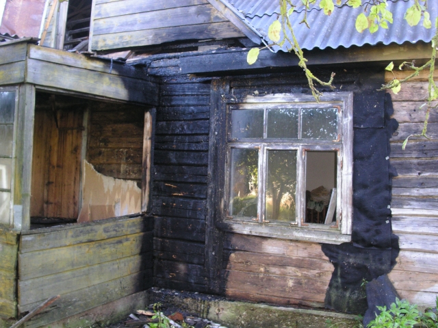 Gaisras Raikėnuose.