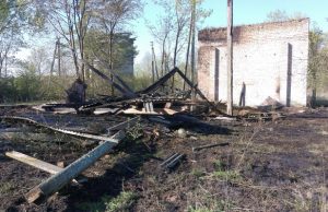 Iki pamatų sudegė tvartas Šetekšnose. Rokiškio PGT archyvo nuotr.