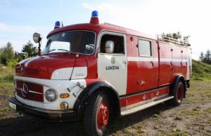 Kaimų ugniagesiams – nauji automobiliai ir kvėpavimo aparatai? Beveik prieš penkis dešimtmečius pagamintą ugniagesių automobilį nusižiūrėjo senovinės technikos mėgėjai