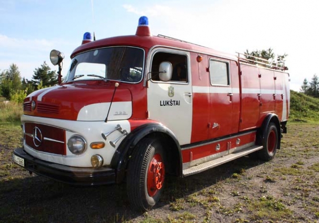Beveik prieš penkis dešimtmečius pagamintą ugniagesių automobilį nusižiūrėjo senovinės technikos mėgėjai Beveik prieš penkis dešimtmečius pagamintą ugniagesių automobilį nusižiūrėjo senovinės technikos mėgėjai