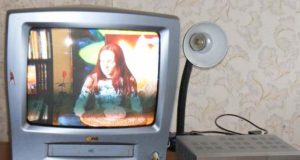 “Dovanai“ gautas skaitmeninės televizijos priedėlis rokiškėnei Nijolei per trejus sutarties su bendrove “Teo Lt“ metus arba sutarties netesybų atveju atsieitų nei daug nei mažai – beveik 600 Lt. A.Puteikytės nuotr.