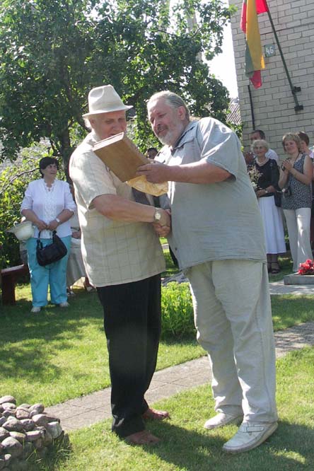 Skulptorius Vidmantas Zakarka (dešinėje) prisipažino Skulptorius Vidmantas Zakarka (dešinėje) prisipažino