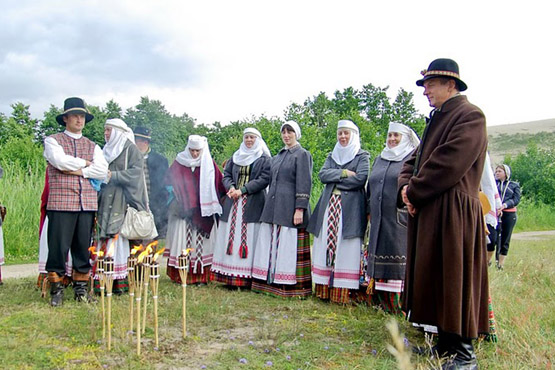„Gastauta“ pasirodė tarptautiniame folkloro festivalyje „Tek saulužė ant maračių“ Nidoje. „Gastautos“ archyvo nuotr.