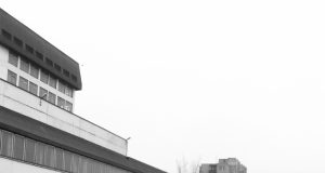 Betono blokais užbarikaduota aikštelė papiktino miestelėnus. A.Minkevičienės nuotr.