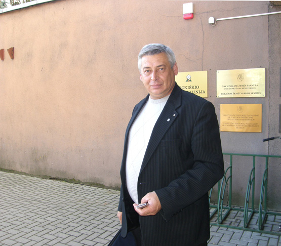 Rajono tarybos nario V.Gaučio siūlymu visuomeninėms organizacijoms bus lengviau gauti verslo įmonių paramą. D.Zibolienės nuotr. Rajono tarybos nario V.Gaučio siūlymu visuomeninėms organizacijoms bus lengviau gauti verslo įmonių paramą. D.Zibolienės nuotr.