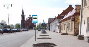 Vietoj našlaičių Nepriklausomybės  aikštės klombos – tuščios