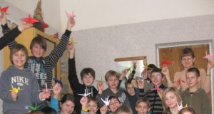 Senamiesčio progimnazijos mokiniai dalyvavo akcijoje „Tūkstantis gervelių“.