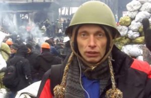 Verslo reklama skausmo fone Saulius Gintautas savo verslą reklamavo Kijevo barikadų fone. Redakcijos archyvo nuotr.