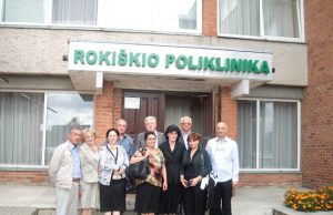 Gruzijos gydytojų viešnagė Gruzijos gydytojų delegacija įsiamžino su rajono medikais. PASP centro archyvo nuotr.