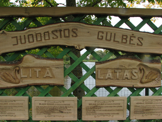 Prie dvaro tvenkinių pastatyta nauja informacinė lenta. N.Byčkovskio nuotr.