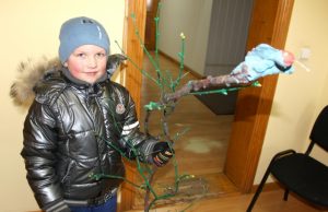 Pirmasis savo darbelį atnešė Atas. N.Byčkovskio nuotr.