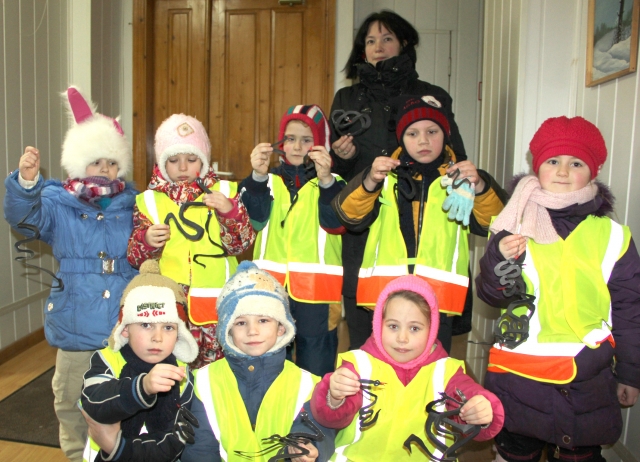 Gyvatėles pagamino lopšelio-darželio „Nykštukas“ priešmokyklinės grupės „Bitutės“ vaikai ir jų auklėtoja Rasa Kavaliauskienė. N.Byčkovskio nuotr.