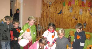 Šventės akimirka. Kavoliškio darželio-mokyklos archyvo nuotr.