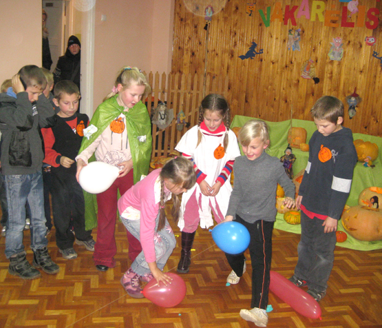 Šventės akimirka. Kavoliškio darželio-mokyklos archyvo nuotr.