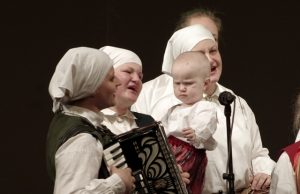 Prieš Adventą – folkloro šventė „Aušta aušrela“ Šventės akimirka. Alyzo Deksnio nuotr.