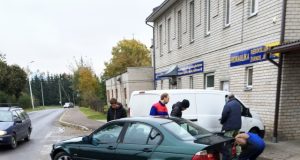 Automobiliui nulūžo ratas