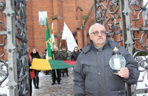 Pašventintą ugnį patikėta nešti sąjūdiečiui