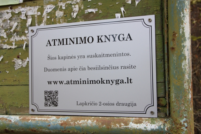 Toks skelbimas kaba prie įėjimo į Ragelių kapines. D. Zibolienės nuotr.