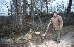 Vėjas vartė medžius Viktoras Latenkovas iš Iciūnų sakė