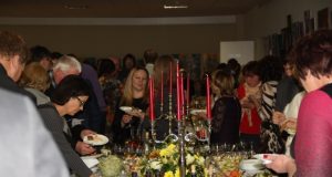 Po pagerbimo ceremonijos ūkininkai ir svečiai aptarti einamųjų reikalų