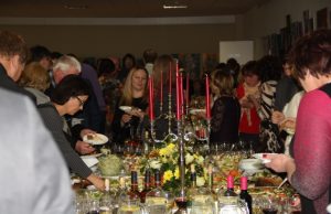 Derliaus pabaigtuvių šventėje – dėmesys ūkininkams ir pabaksnojimai valdžiai Po pagerbimo ceremonijos ūkininkai ir svečiai aptarti einamųjų reikalų