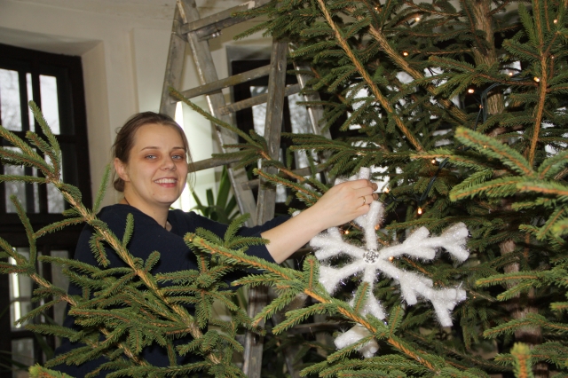 „Laumenės“ floristė Ieva KUPČINSKIENĖ siūlo naudoti kuo daugiau natūralių medžiagų ir derinti spalvas. „Laumenės“ floristė Ieva KUPČINSKIENĖ siūlo naudoti kuo daugiau natūralių medžiagų ir derinti spalvas.