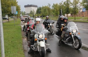 Rokiškėnų koloną veda baikeriai. D. Zibolienės nuotr.