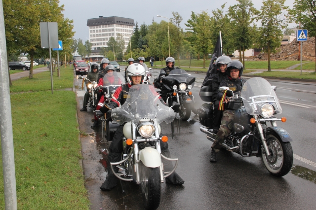 Rokiškėnų koloną veda baikeriai. D. Zibolienės nuotr.