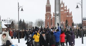 Prie Nepriklausomybės paminklo startavo bėgimo "Laisvės vardan" dalyviai. D. Zibolienės nuotr.
