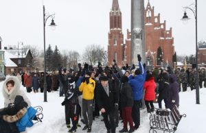 Prie Nepriklausomybės paminklo startavo bėgimo "Laisvės vardan" dalyviai. D. Zibolienės nuotr.