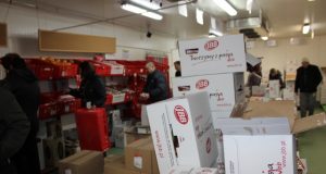 Suvalkų mėsos produktų parduotuvėse produkcijos dėžės jau tuščios. D. Zibolienės nuotr.