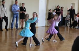 Kiekvieną porų šokį vertino penkių teisėjų komisija.