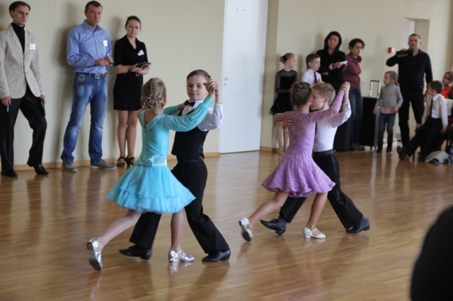 Kiekvieną porų šokį vertino penkių teisėjų komisija.