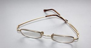 Respublikos gatvėje rasti akiniai