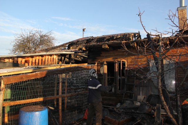 Gaisras kilo juodupėno Augustino Vojegos ūkiniame pastate. D. Zibolienės nuotr.