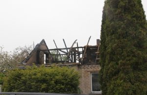 Vėlų vakarą ugnis kilo namo antrame namo aukšte.