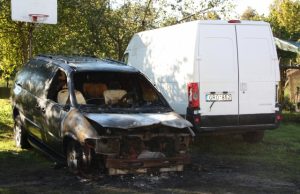 Sudegęs automobilis „Crysler Voyager“. D. Zibolienės nuotr.