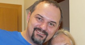 Rokiškio liaudies teatro aktorius Sigitas Daščioras ir teatro ekspertė olandė J.Elbers susitinka ne viename tarptautiniame festivalyje.  R.Milaknienės nuotr.