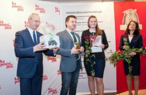 Apdovanotieji – UAB „Ivabaltė“ atstovai: pardavimų direktorius Sigitas Šakys ir marketingo vadybininkė Jovita Petrovienė. Nuotr. - „Mano ūkis“.