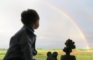 Savojo stebuklo būti įvaikintiems laukia ne viena dešimtis mažųjų globos namų gyventojų. Tuo tarpu norinčių tai padaryti – vienetai.   A. Mackuvienės nuotr.